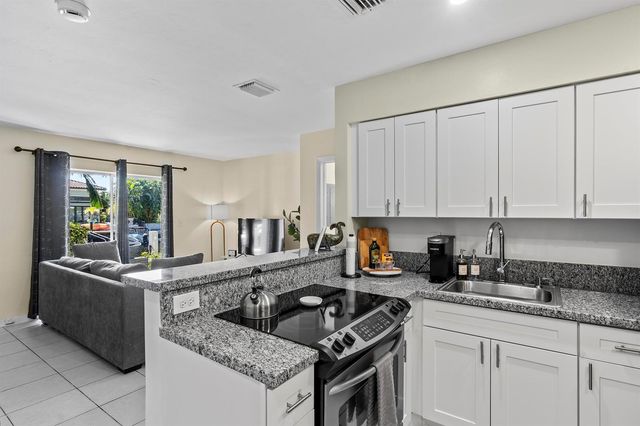 3860 NE 23rd Avenue, Lighthouse Point, FL 33064