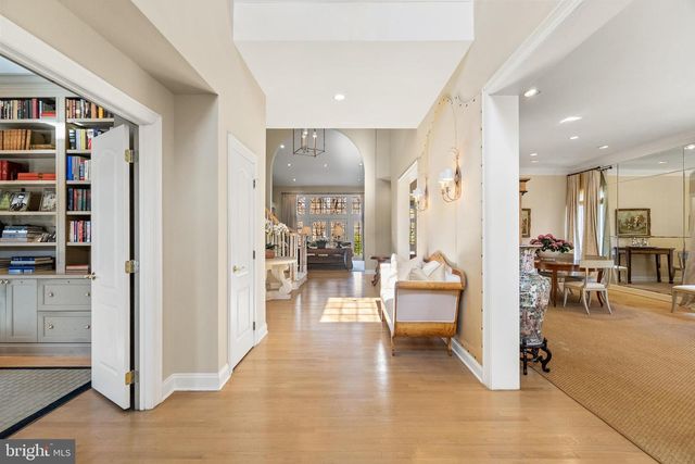 7440 OLD MAPLE SQ, Mclean, VA 22102