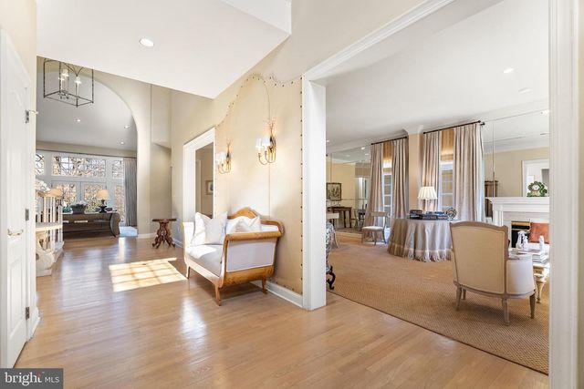 7440 OLD MAPLE SQ, Mclean, VA 22102