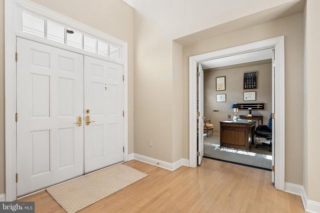 7440 OLD MAPLE SQ, Mclean, VA 22102