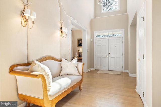 7440 OLD MAPLE SQ, Mclean, VA 22102