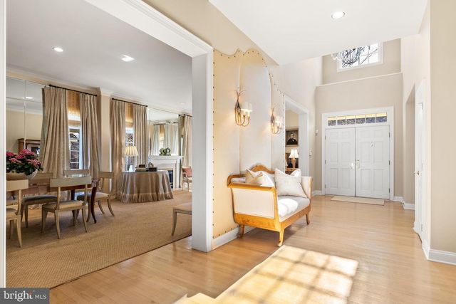 7440 OLD MAPLE SQ, Mclean, VA 22102