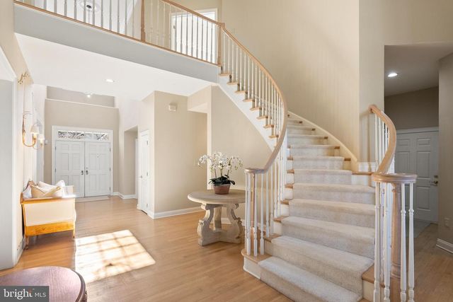 7440 OLD MAPLE SQ, Mclean, VA 22102