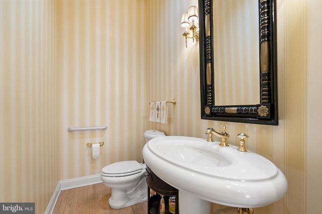 7440 OLD MAPLE SQ, Mclean, VA 22102