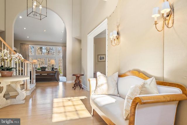 7440 OLD MAPLE SQ, Mclean, VA 22102