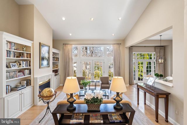 7440 OLD MAPLE SQ, Mclean, VA 22102