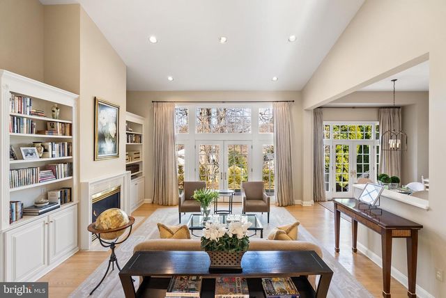 7440 OLD MAPLE SQ, Mclean, VA 22102