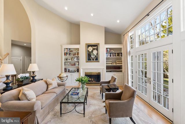 7440 OLD MAPLE SQ, Mclean, VA 22102