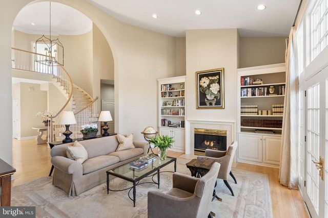 7440 OLD MAPLE SQ, Mclean, VA 22102