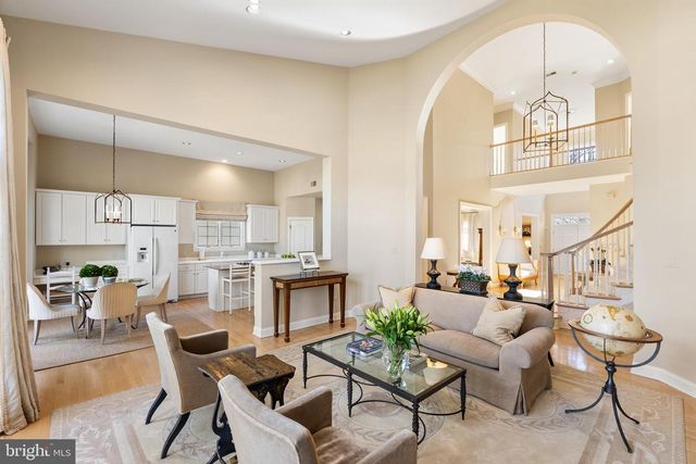 7440 OLD MAPLE SQ, Mclean, VA 22102