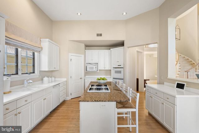 7440 OLD MAPLE SQ, Mclean, VA 22102