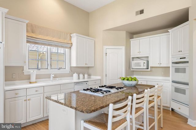 7440 OLD MAPLE SQ, Mclean, VA 22102