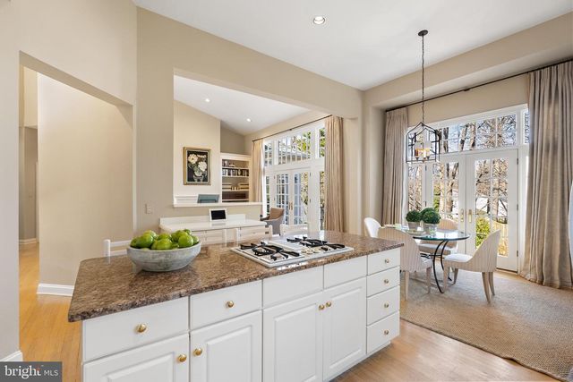 7440 OLD MAPLE SQ, Mclean, VA 22102