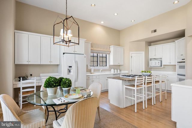 7440 OLD MAPLE SQ, Mclean, VA 22102