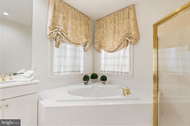 7440 OLD MAPLE SQ, Mclean, VA 22102