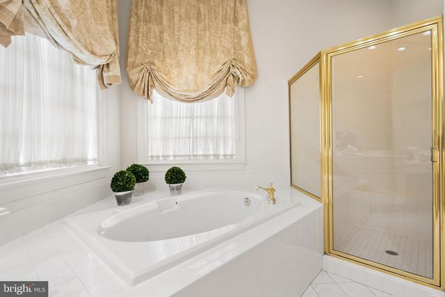 7440 OLD MAPLE SQ, Mclean, VA 22102