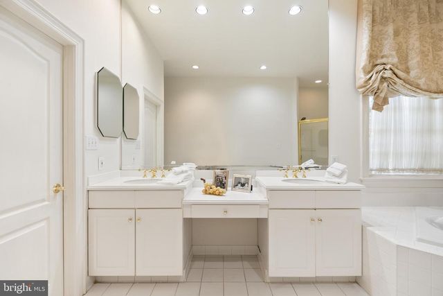 7440 OLD MAPLE SQ, Mclean, VA 22102