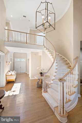 7440 OLD MAPLE SQ, Mclean, VA 22102