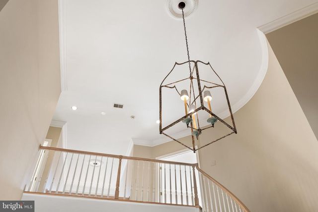 7440 OLD MAPLE SQ, Mclean, VA 22102