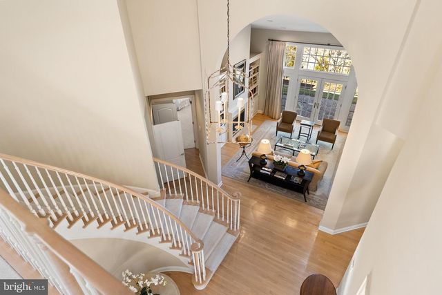 7440 OLD MAPLE SQ, Mclean, VA 22102