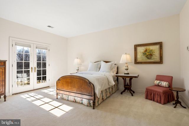 7440 OLD MAPLE SQ, Mclean, VA 22102