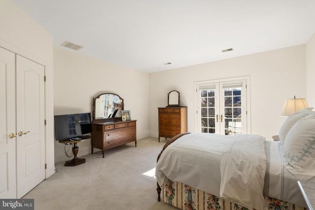 7440 OLD MAPLE SQ, Mclean, VA 22102