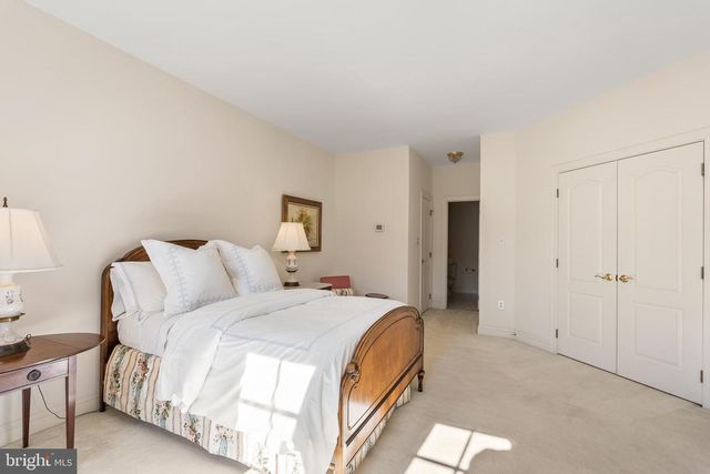 7440 OLD MAPLE SQ, Mclean, VA 22102