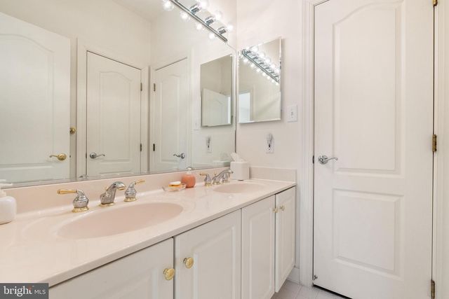 7440 OLD MAPLE SQ, Mclean, VA 22102