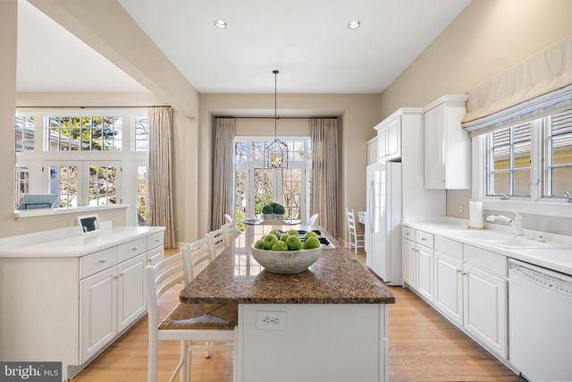 7440 OLD MAPLE SQ, Mclean, VA 22102