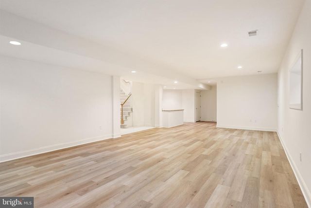 7440 OLD MAPLE SQ, Mclean, VA 22102