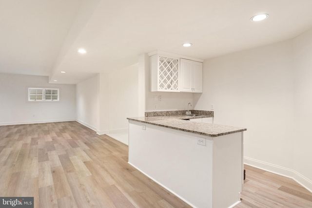 7440 OLD MAPLE SQ, Mclean, VA 22102