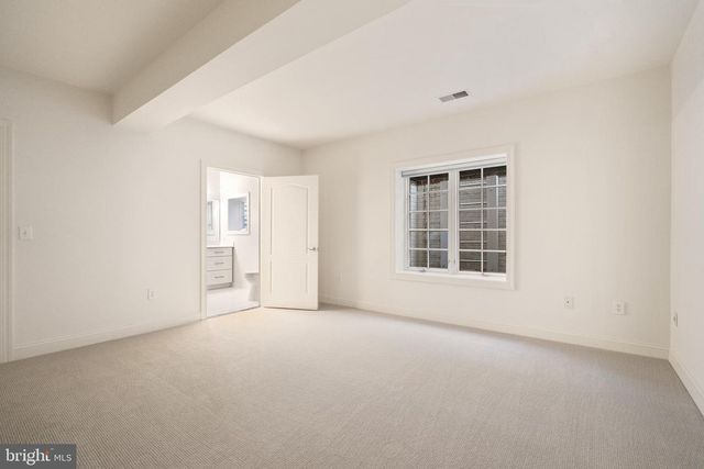 7440 OLD MAPLE SQ, Mclean, VA 22102