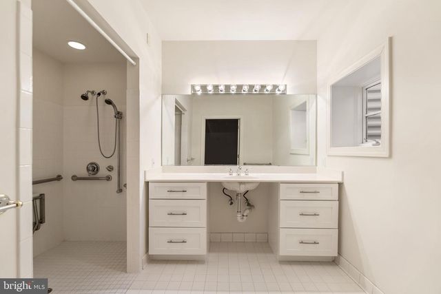 7440 OLD MAPLE SQ, Mclean, VA 22102