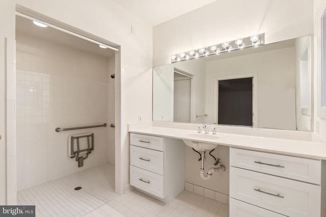 7440 OLD MAPLE SQ, Mclean, VA 22102