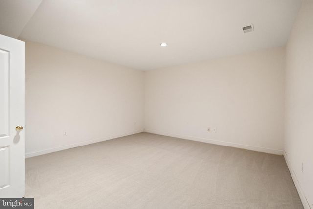 7440 OLD MAPLE SQ, Mclean, VA 22102