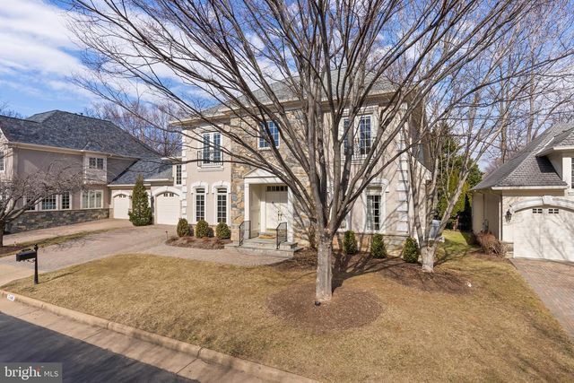 7440 OLD MAPLE SQ, Mclean, VA 22102