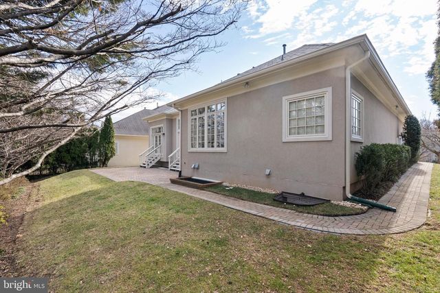 7440 OLD MAPLE SQ, Mclean, VA 22102