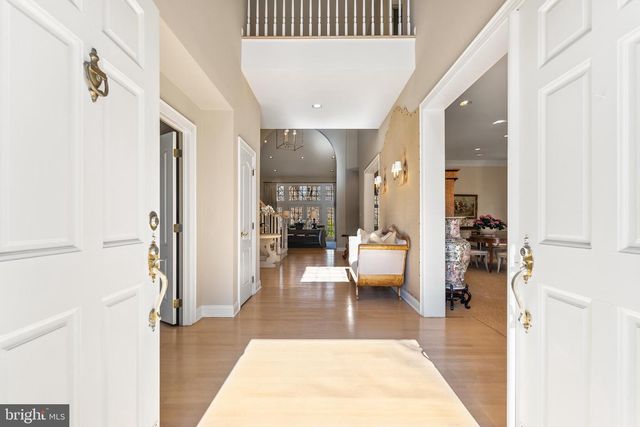 7440 OLD MAPLE SQ, Mclean, VA 22102