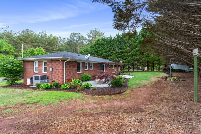 202 Keowee Trail, Seneca, SC 29672