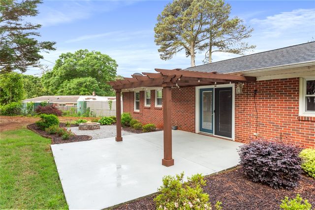 202 Keowee Trail, Seneca, SC 29672