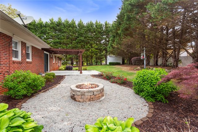 202 Keowee Trail, Seneca, SC 29672