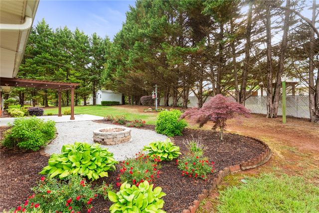 202 Keowee Trail, Seneca, SC 29672