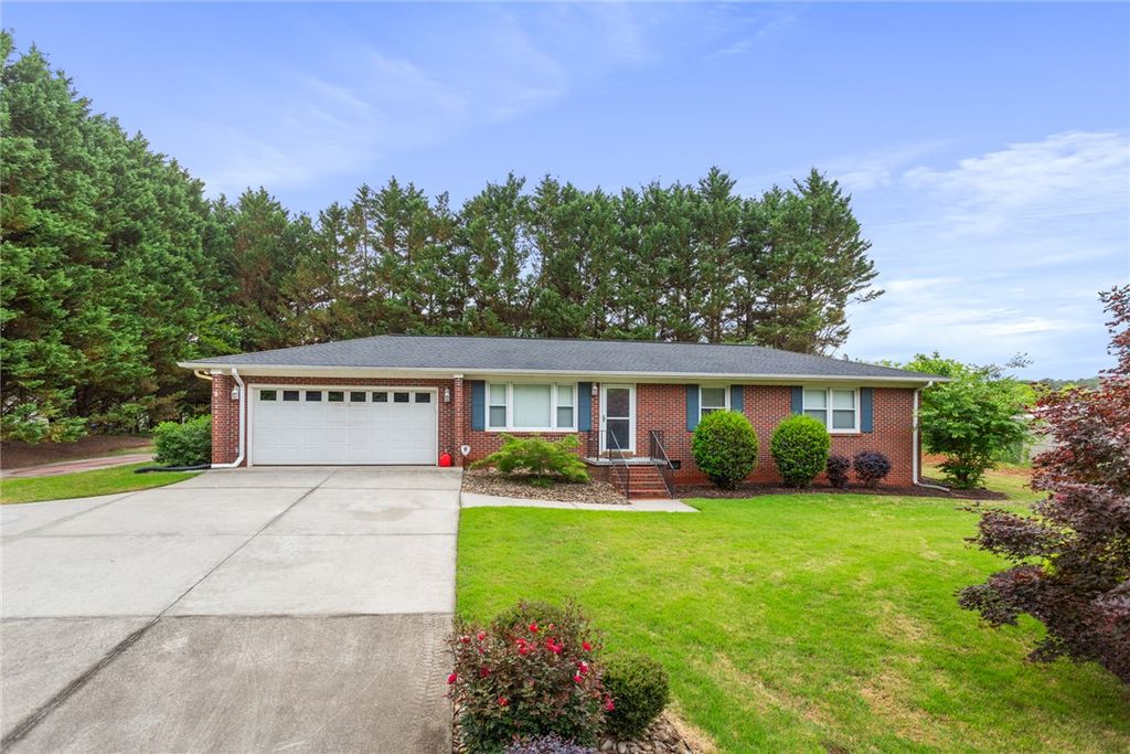 202 Keowee Trail, Seneca, SC 29672
