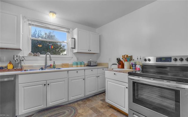 240 Sandpiper DR, Portsmouth, VA 23704