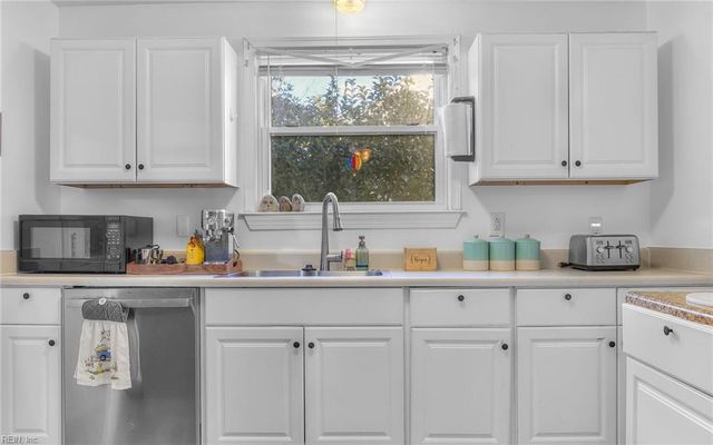 240 Sandpiper DR, Portsmouth, VA 23704