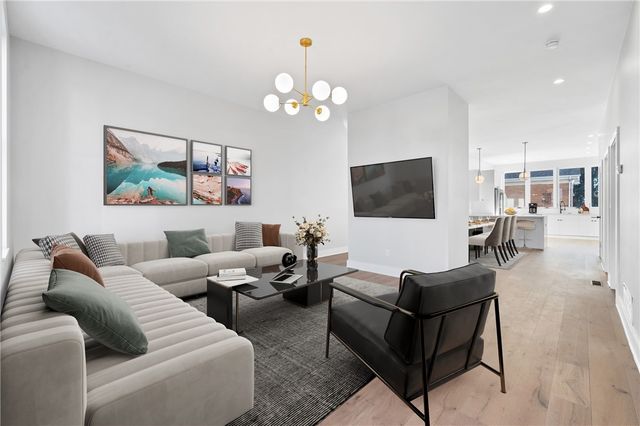 525 Grandview Ave, Mt Washington, PA 15211