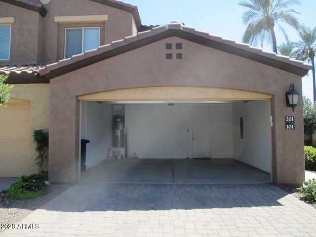 250 W QUEEN CREEK Road 201, Chandler, AZ 85248