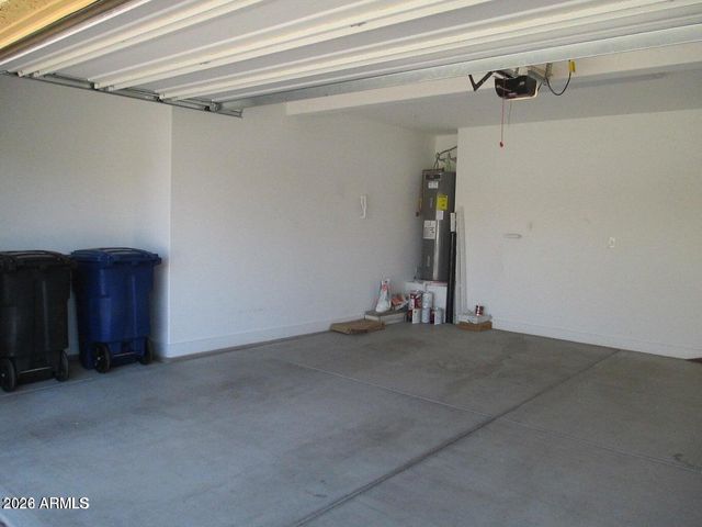 250 W QUEEN CREEK Road 201, Chandler, AZ 85248