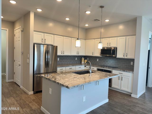 250 W QUEEN CREEK Road 201, Chandler, AZ 85248