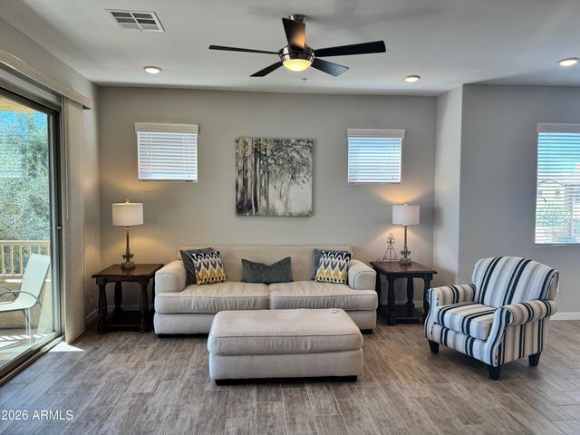 250 W QUEEN CREEK Road 201, Chandler, AZ 85248